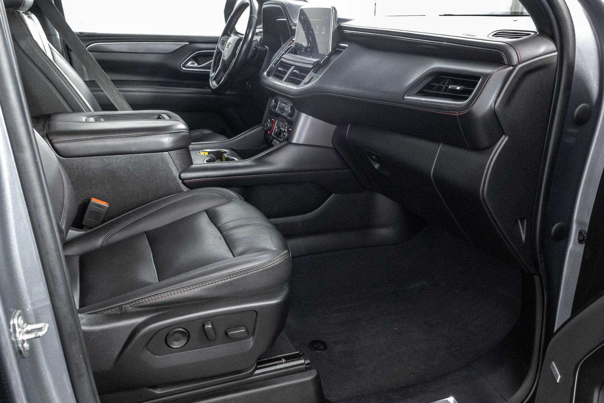 Used 2022 Chevrolet Tahoe RST w/ Luxury Package AWD/4WD image 48