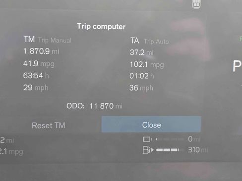 Used 2025 Volvo XC90 T8 Ultra w/ Protection Package Premier image 9