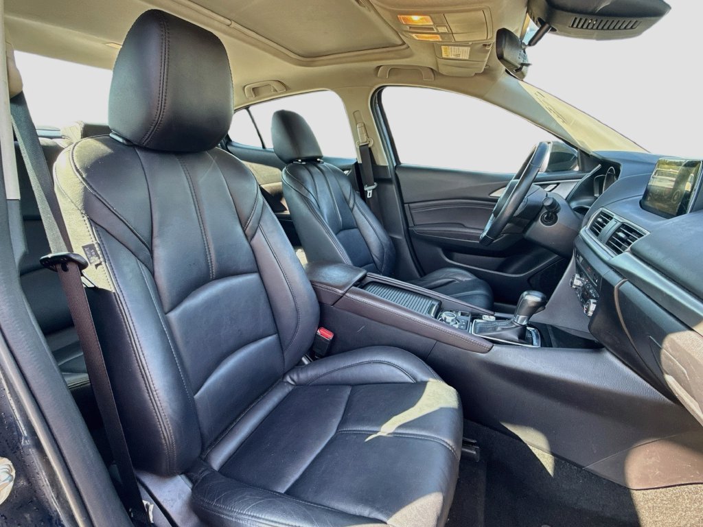 Used 2018 MAZDA MAZDA3 Touring FWD image 36