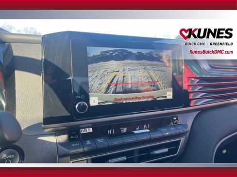 Used 2025 Toyota Camry LE image 29