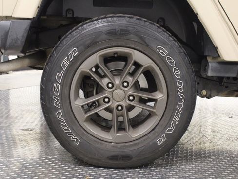 Used 2016 Jeep Wrangler Unlimited Sahara image 14