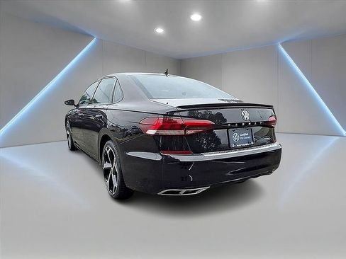 Certified 2021 Volkswagen Passat 2.0T R-Line image 5