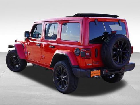 Certified 2025 Jeep Wrangler Unlimited Sahara w/ Safety Group AWD/4WD image 8