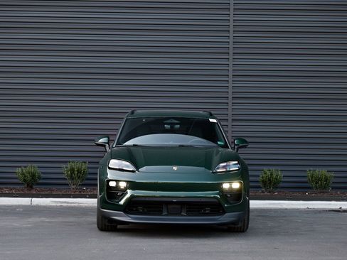 New 2025 Porsche Macan 4S Electric image 10