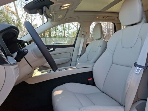 Used 2025 Volvo XC60 T8 Plus w/ Protection Package Premier AWD/4WD image 8