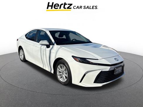 Used 2025 Toyota Camry LE image 1