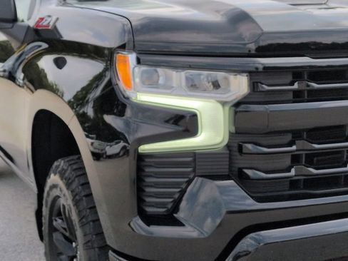 Used 2022 Chevrolet Silverado 1500 LT Trail Boss w/ LPO, Dark Essentials Package AWD/4WD image 11