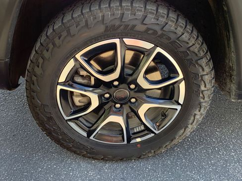 Used 2025 Jeep Compass Trailhawk image 29