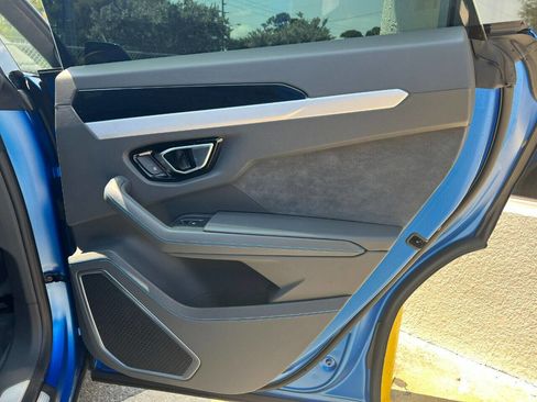 Used 2021 Lamborghini Urus image 13