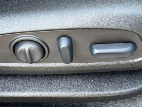 Used 2023 Chevrolet Traverse RS image 16