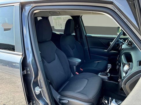 Used 2023 Jeep Renegade Latitude AWD/4WD image 30