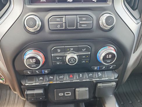 Used 2022 GMC Sierra 1500 SLT w/ SLT Premium Plus Package AWD/4WD image 22