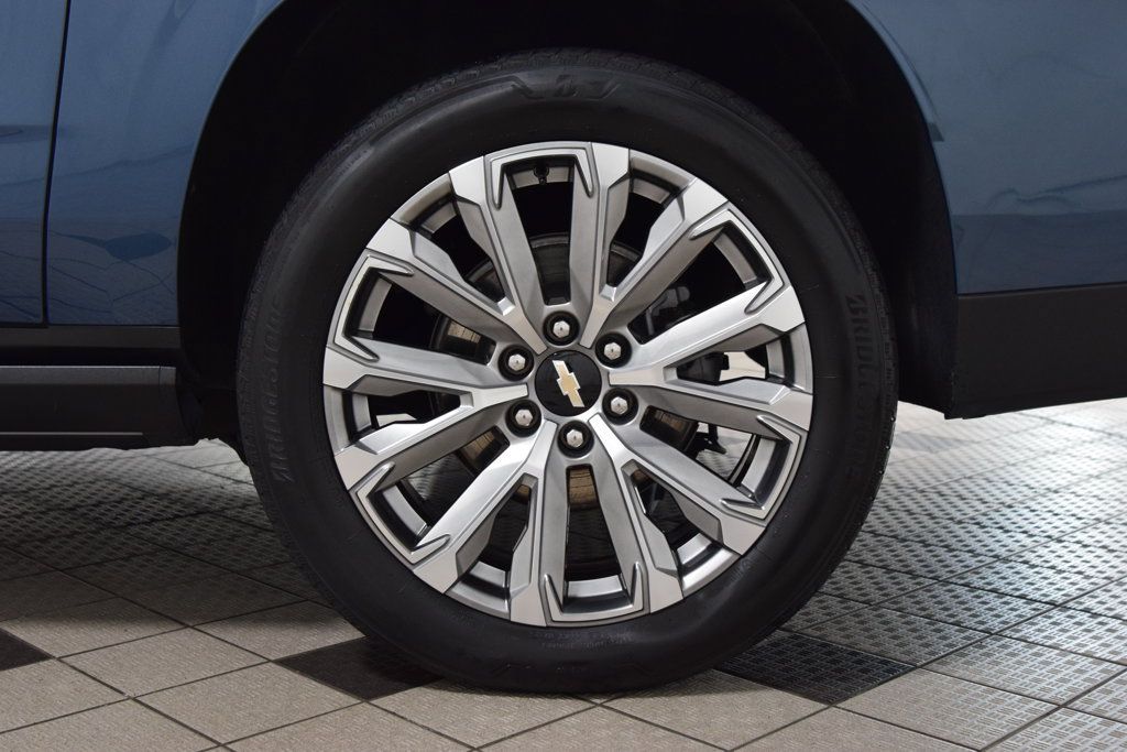 Used 2025 Chevrolet Suburban High Country AWD/4WD image 28
