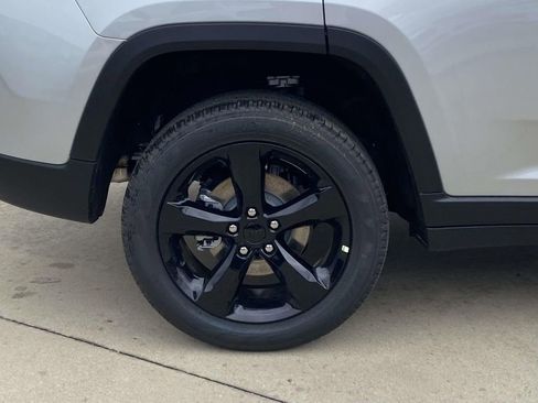 New 2026 Jeep Grand Cherokee Limited w/ Limited Altitude Package RWD image 8