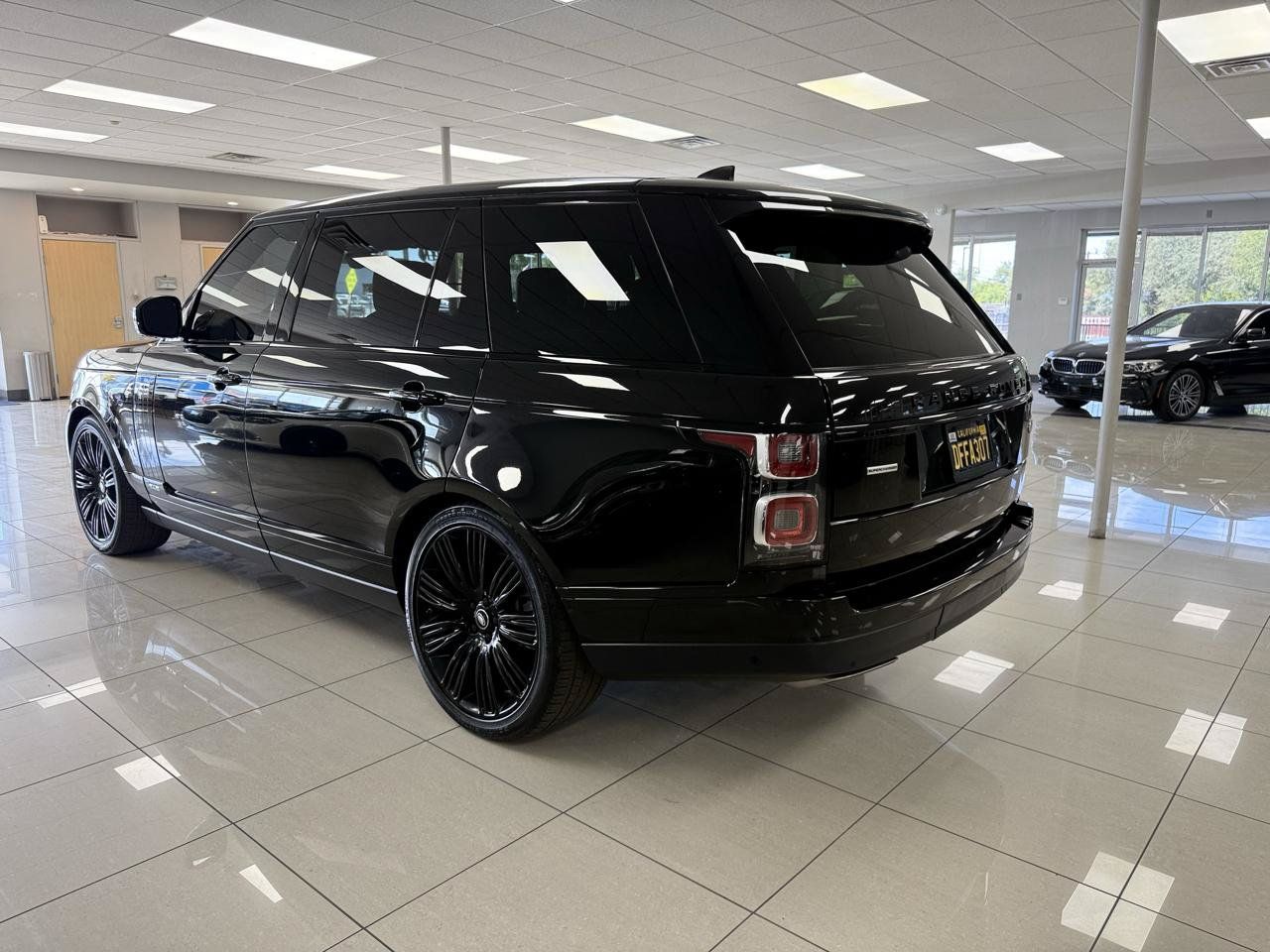 Used 2019 Land Rover Range Rover Long Wheelbase Supercharged AWD/4WD image 6