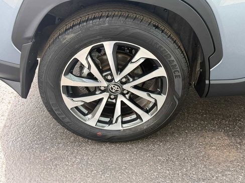 Used 2024 Toyota Corolla Cross XLE w/ Convenience Package FWD image 8