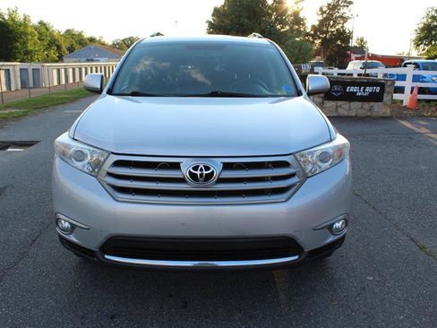 Used 2013 Toyota Highlander SE AWD/4WD image 2