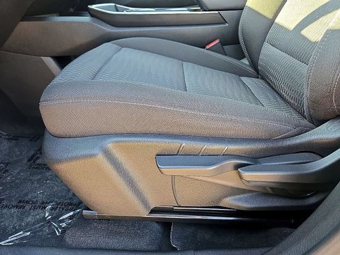 Used 2025 Chevrolet Equinox LT FWD image 23