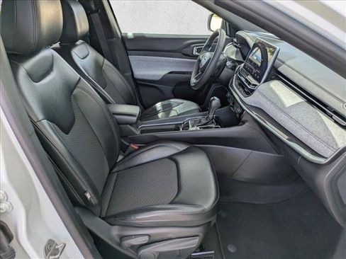 Used 2023 Jeep Compass Latitude AWD/4WD image 20