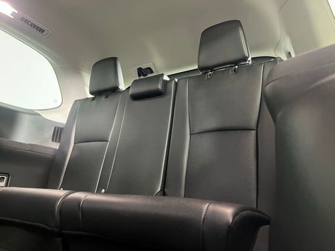 Used 2025 Toyota Grand Highlander AWD image 27