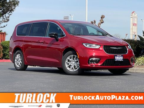 New 2026 Chrysler Pacifica Select image 1