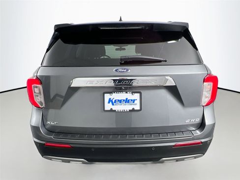 Used 2022 Ford Explorer XLT w/ Equipment Group 202A image 5