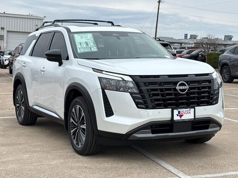 New 2026 Nissan Pathfinder Platinum image 2