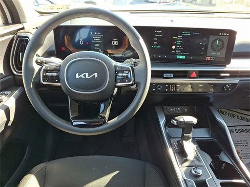 Certified 2025 Kia Sorento LX image 10