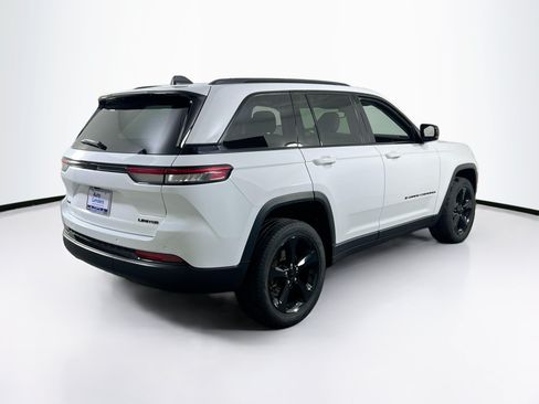 Used 2023 Jeep Grand Cherokee Limited w/ Black Appearance Package AWD/4WD image 5