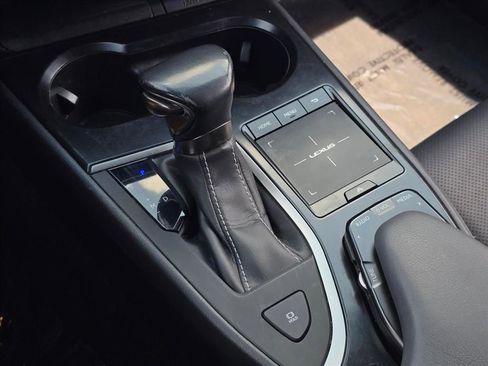 Used 2019 Lexus UX 200 w/ Premium Package FWD image 25