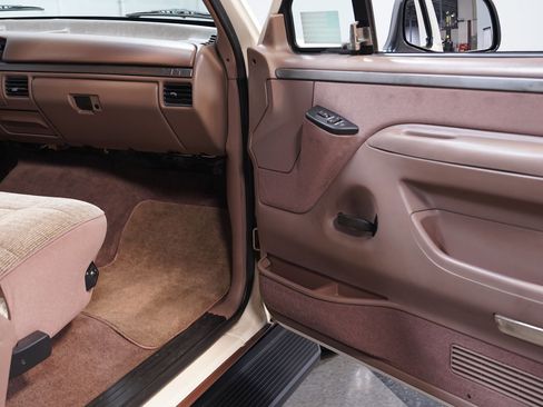 Used 1993 Ford F150 XLT image 38