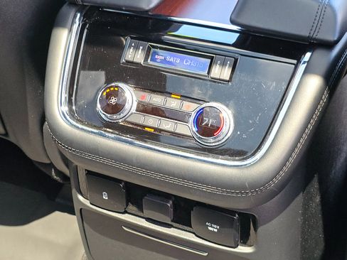Used 2021 Lincoln Navigator Reserve w/ Luxury Package AWD/4WD image 18