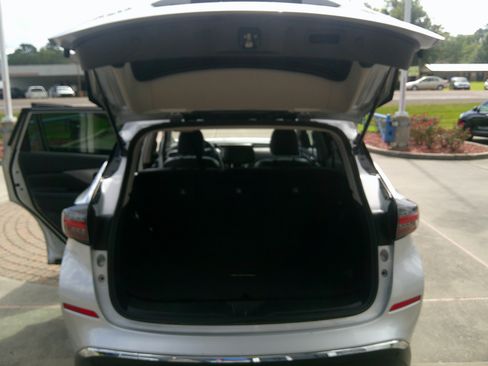 Used 2023 Nissan Murano SV image 14