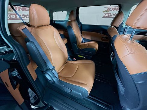 Used 2024 Kia Carnival SX FWD image 32