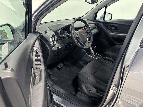 Used 2020 Chevrolet Trax LS FWD image 18