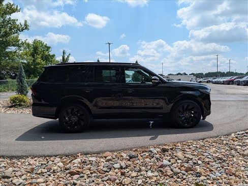 Used 2025 Lincoln Navigator Reserve w/ Jet Appearance Package AWD/4WD image 5