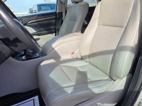 Used 2014 Toyota Highlander Limited image 16
