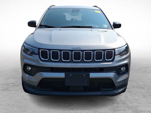 Used 2023 Jeep Compass Latitude AWD/4WD image 2