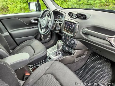 Used 2023 Jeep Renegade Latitude w/ Sun/Sound Group AWD/4WD image 30