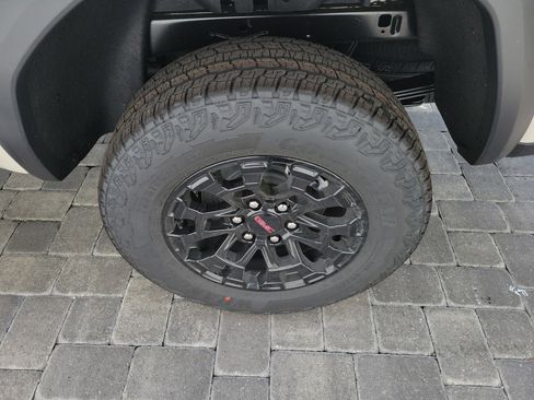 New 2026 GMC Canyon Elevation w/ Convenience Package RWD image 10
