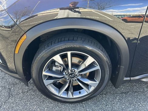 Certified 2025 INFINITI QX60 Luxe image 10