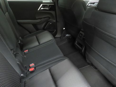 New 2026 Mitsubishi Outlander ES FWD image 24
