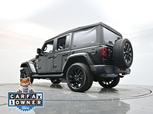 Used 2022 Jeep Wrangler Unlimited Sahara w/ Cold Weather Group image 33