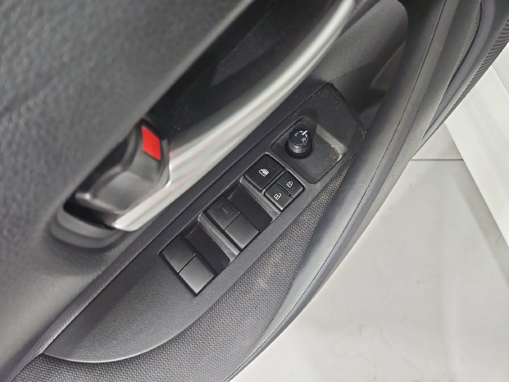 Used 2020 Toyota Corolla LE FWD image 12