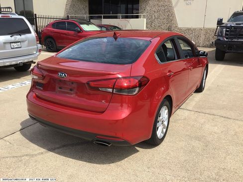 Used 2017 Kia Forte S w/ S Technology Package FWD image 5