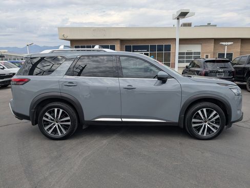 Used 2024 Nissan Pathfinder Platinum w/ Cargo Package AWD/4WD image 6