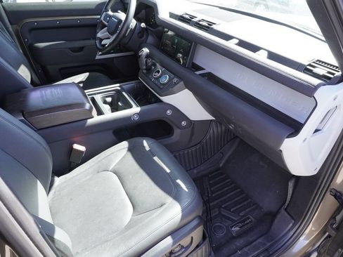 Used 2023 Land Rover Defender 110 S AWD/4WD image 22