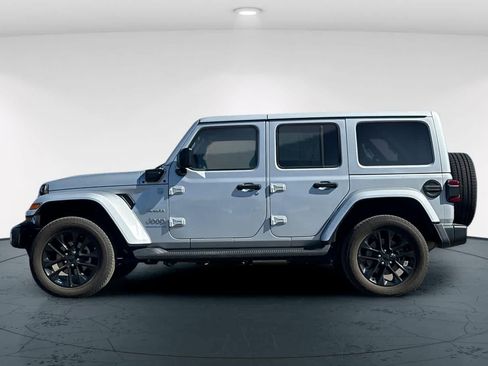 Used 2023 Jeep Wrangler Unlimited Sahara w/ Cold Weather Group AWD/4WD image 9