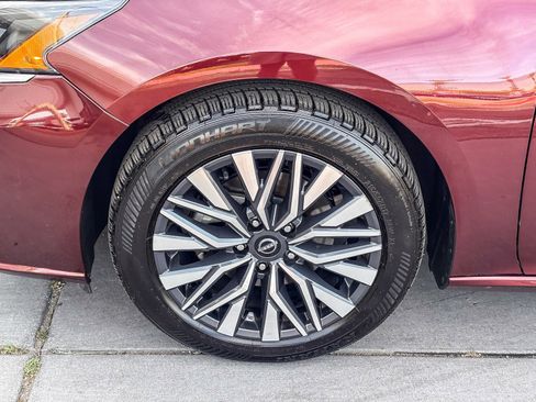 Used 2024 Nissan Altima 2.5 SV image 11