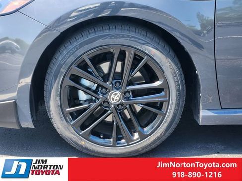 Used 2025 Toyota Camry SE image 12